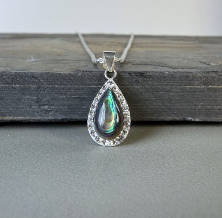 Labro Dewdrop Cluster Pendant