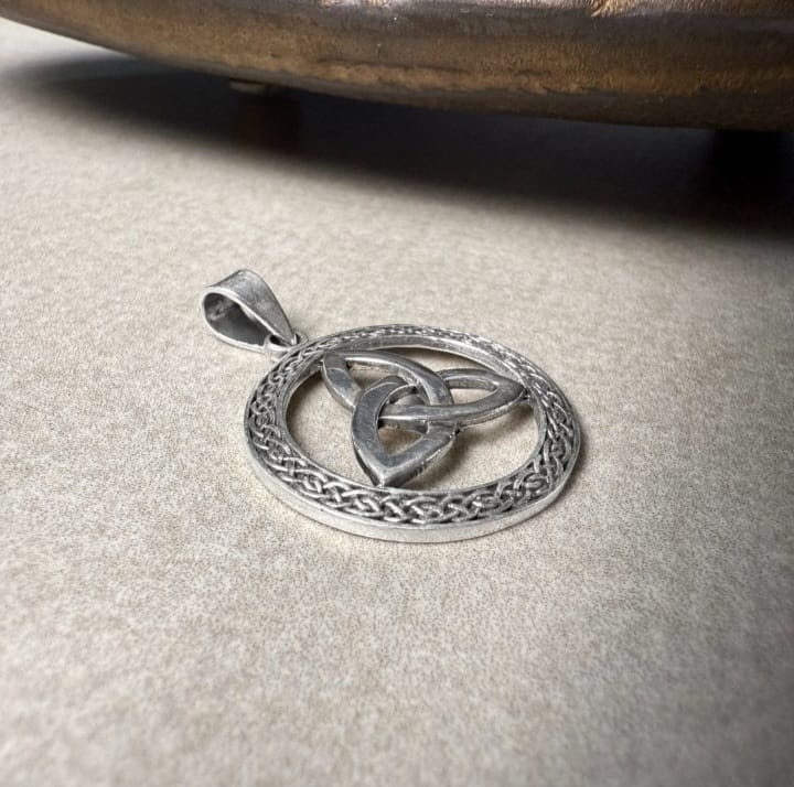 Circle Trinite Celtic Knot Pendent
