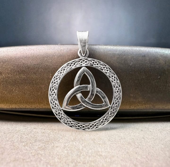 Circle Trinite Celtic Knot Pendent